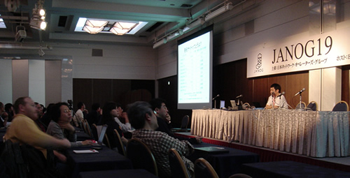 JANOG(JApan Network Operators' Group)19 Meetingにおいて発表を行うJPRS 民田雅人